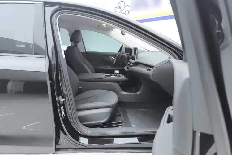 Used Hongqi E-QM5 2023 Base Travel Edition