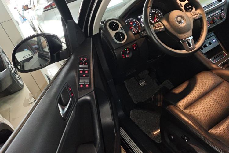 Used Volkswagen Tiguan L 2015 1.8TSI Manual Two-Wheel-Drive Limited Edition