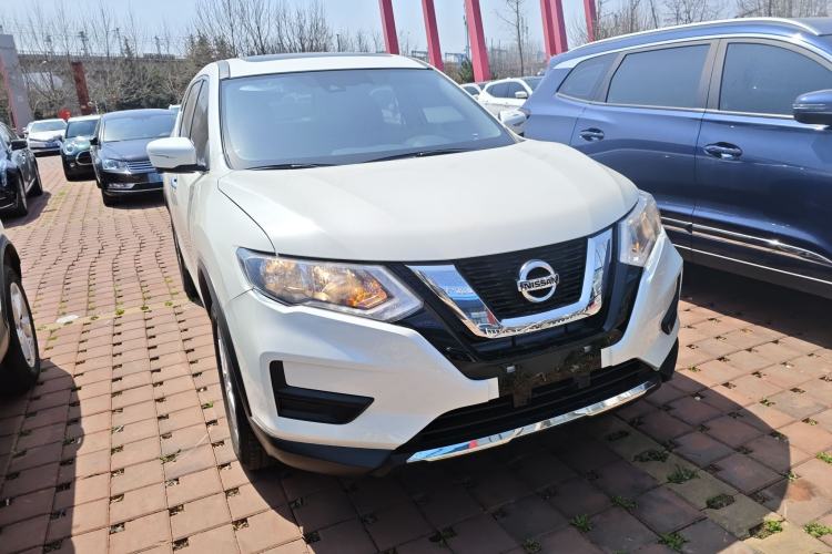 Used Nissan X-Trail 2023 Classic 2.0L Two-Wheel Drive Smart Connect & Comfort Edition Front Right 45 Deg