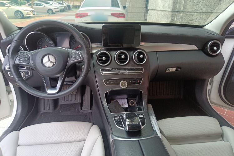 Used Mercedes-Benz C-Class 2016 C 200 L Sport Edition Center Console