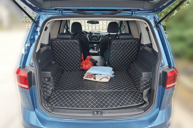 Used Volkswagen Touran 2016 Volkswagen Touran L 280TSI DSG Comfort Edition Trunk