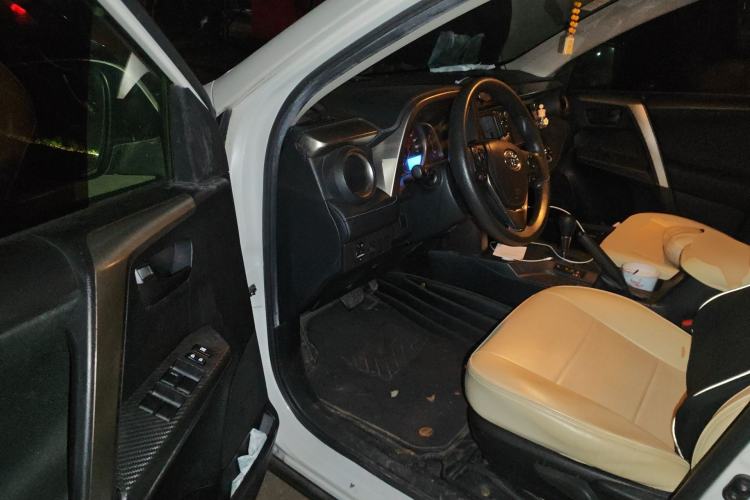 Used Toyota RAV4 2015 2.0L CVT Two-Wheel Drive Fashion Edition