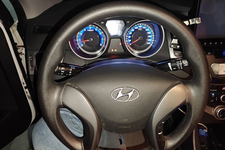 Used Hyundai Elantra (5th Generation / Langdong) 2016 1.6L Automatic Smart Version