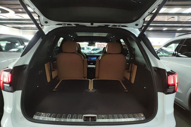 Used Lynk & Co 09 EM-P 2021 2.0T PHEV Halo Six-Seater Trunk