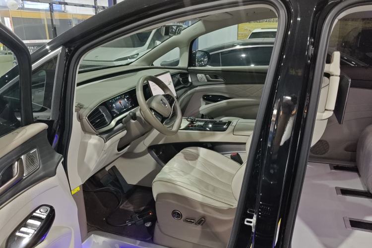 Used Denza D9 2022 DM-i 970 Four-Wheel Drive Prestige Model