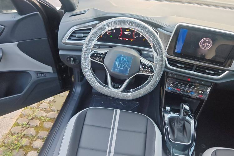 Used Volkswagen T-ROC 2025 Facelifted 300TSI DSG Two-Wheel-Drive Starlight Edition