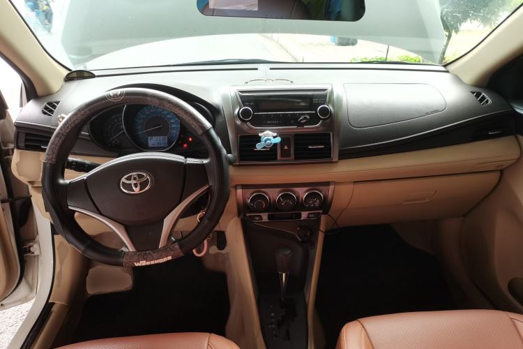 Used Toyota YARiS L Zhi Xuan 2015 1.5E Automatic Charm Edition
