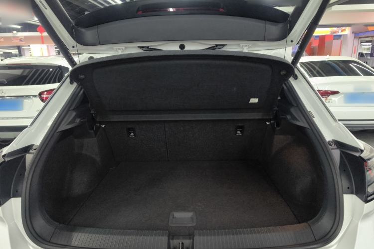 Used Volkswagen T-ROC 2023 300TSI DSG Two-Wheel-Drive Chen Guang Edition Trunk