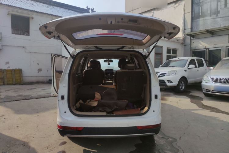 Used Baojun 730 2017 1.5T Manual Fashion Version 7 Seats China V Emission Standard Trunk