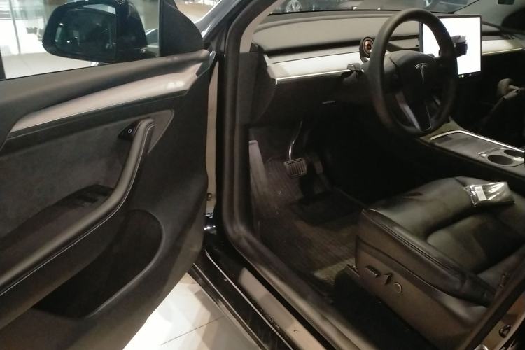 Used Tesla Model Y 2023 Long-Range All-Wheel-Drive Version