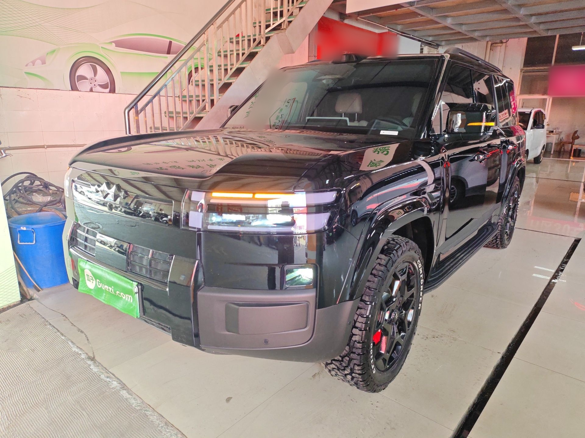 Под передней частью автомобиля