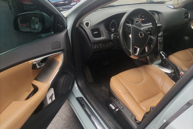 Used Volvo V40 2018 T3 Zhiya Edition
