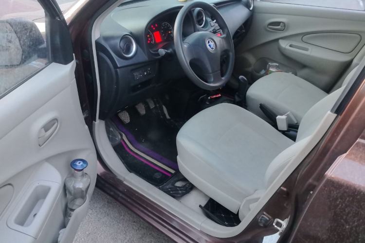 Used Venucia R30 2014 1.2L Manual Luxury Edition