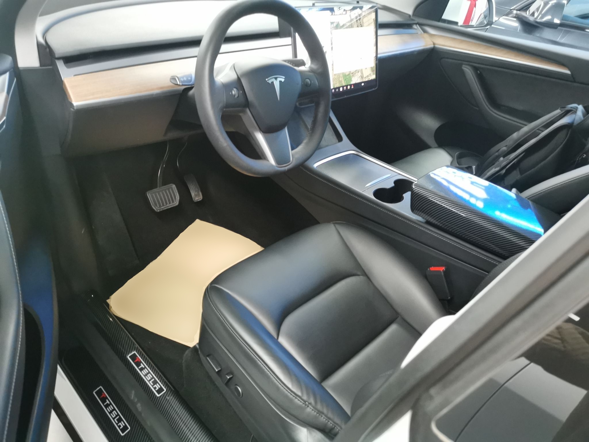 Переднее сиденье в автомобиле