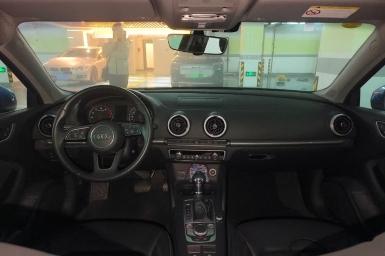 Used Audi A3 2017 Limousine 35 TFSI Style Edition Center Console