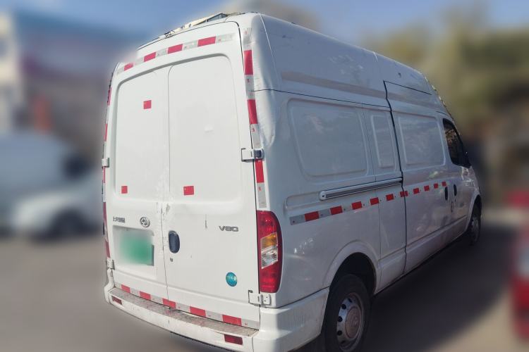 Used SAIC MAXUS Xintu V80 2024 Value Edition City Distribution King 6MT Long Wheelbase High Roof 127 Ps 3 Seats
