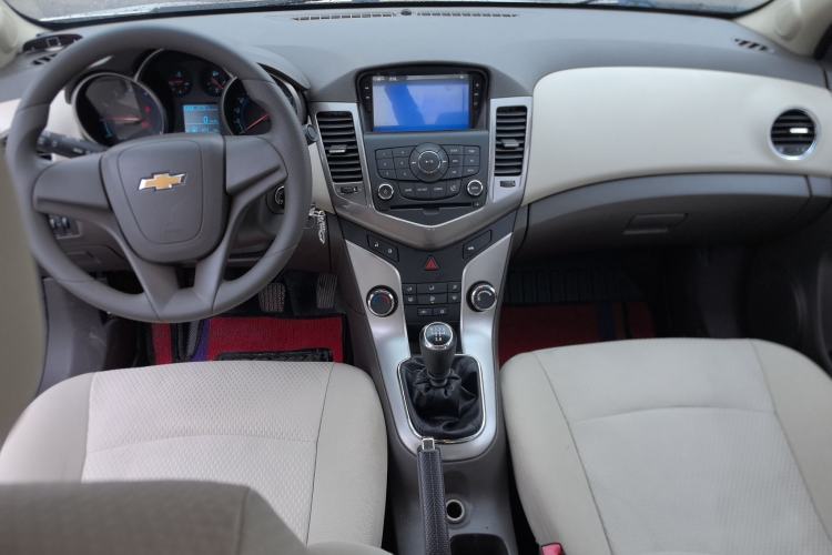 Used Chevrolet Cruze 2015 1.5L Classic SL MT Center Console