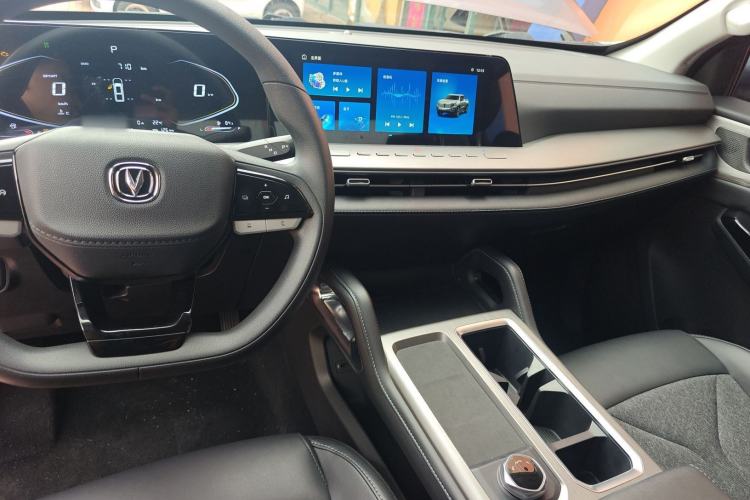 Used Changan Hunter 2024 Warrior Edition Luxury Model Dual-Motor All-Wheel Drive with Extra-Long Cargo Box
