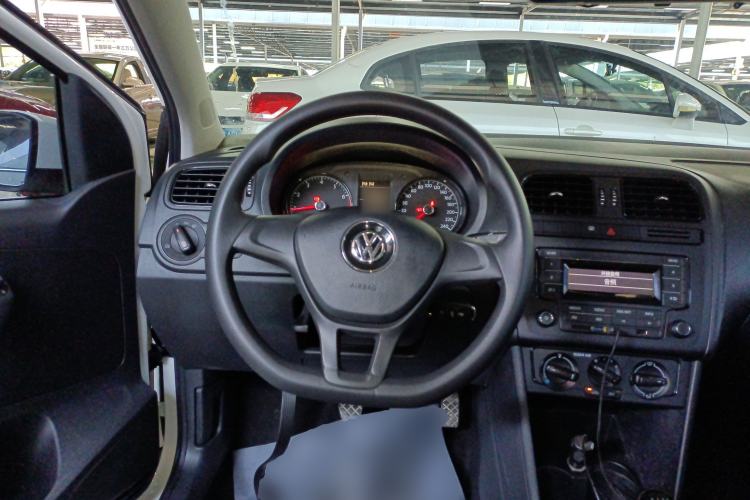 Used Volkswagen Polo 2016 1.4L Manual Fashion Model Steering Wheel
