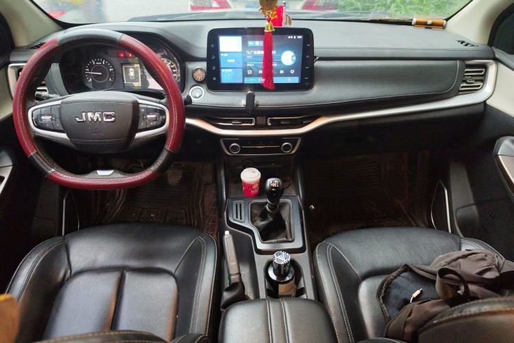 Used JMC Yuhu 7 2022 2.0T Manual Diesel Two-Wheel Drive Comfort Plus Long Wheelbase Center Console