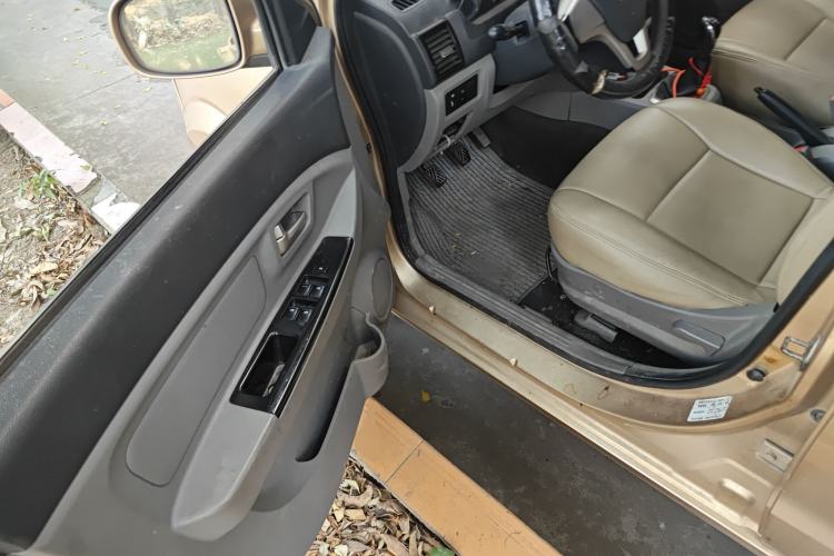 Used BAIC Weiwang M20 2014 1.5L Basic Version BJ415B Driver Seat