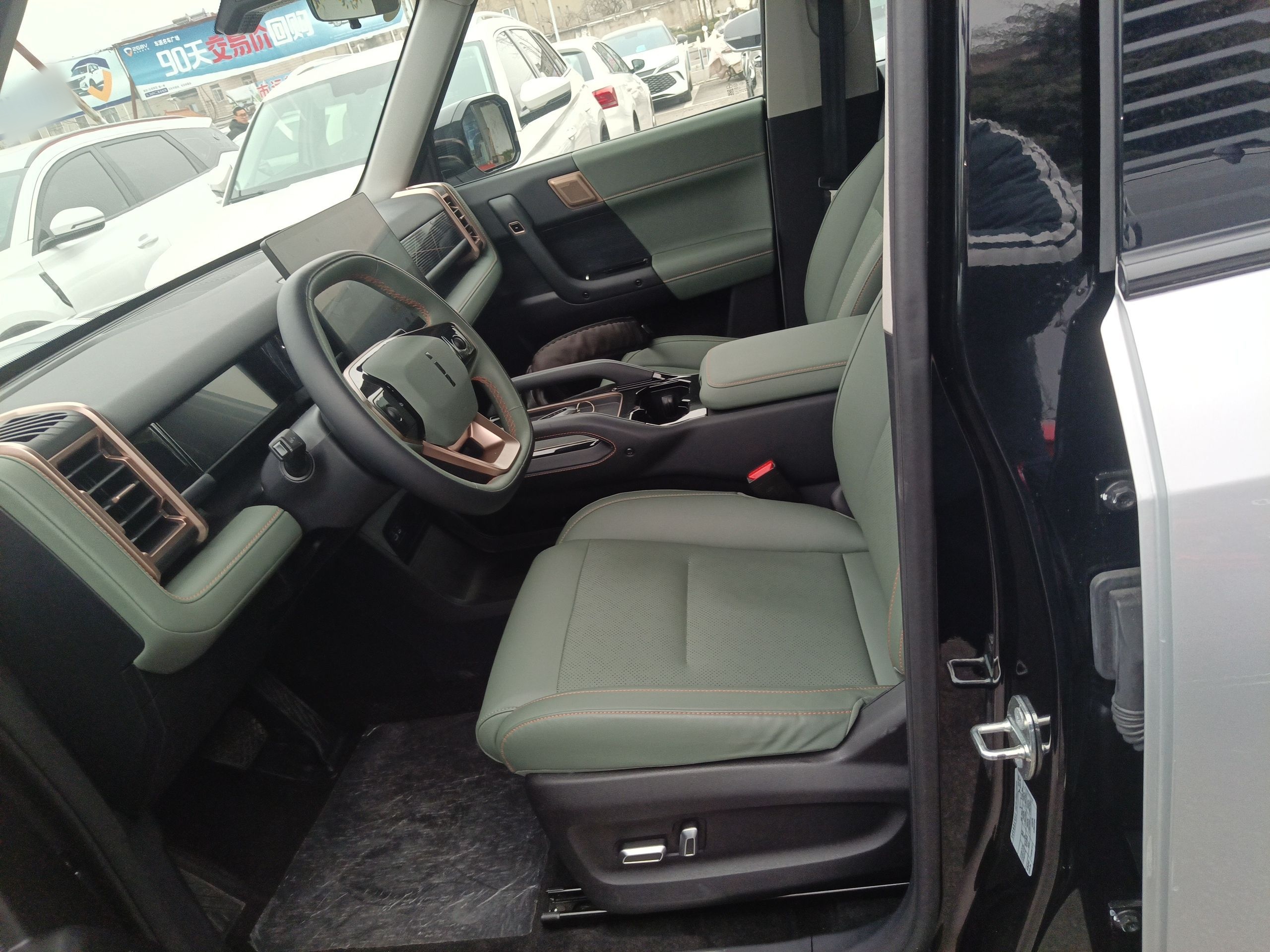 المقاعد الأمامية داخل السيارة