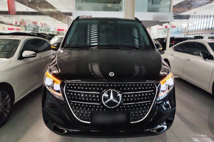 Used Mercedes-Benz V-Class 2024 V 300 Pilot Edition