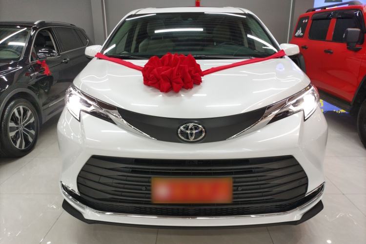 Used Toyota SIENNA 2024 2.5L Hybrid Comfort Edition Front