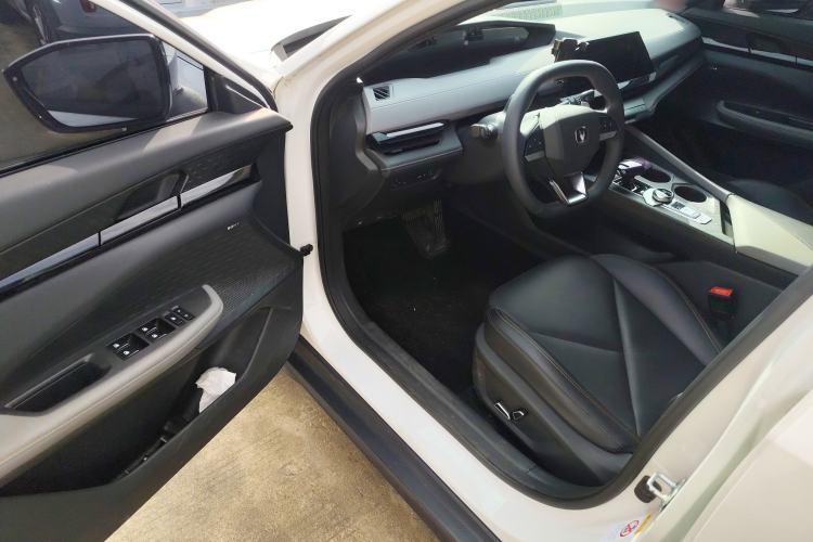 Used Changan UNI-V 2022 1.5T Prestige Version
