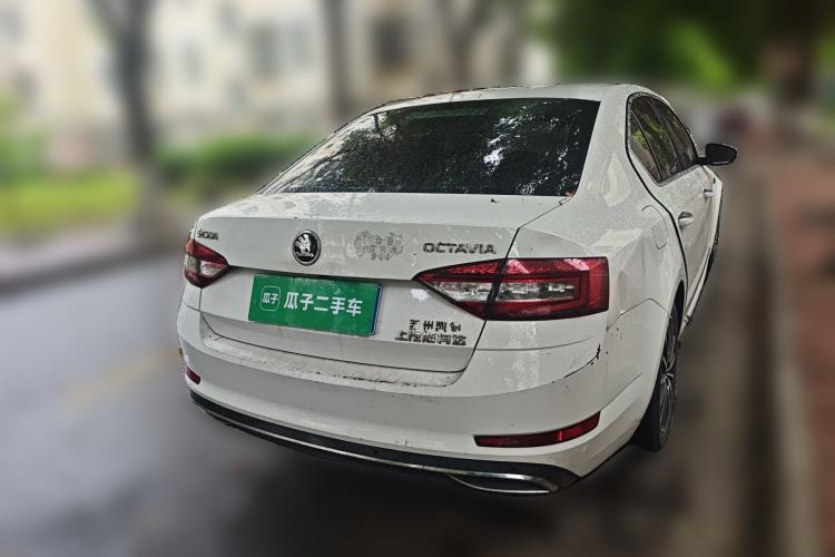 Used Skoda Octavia 2018 1.6L Automatic Luxury Edition Rear Right 45 Deg