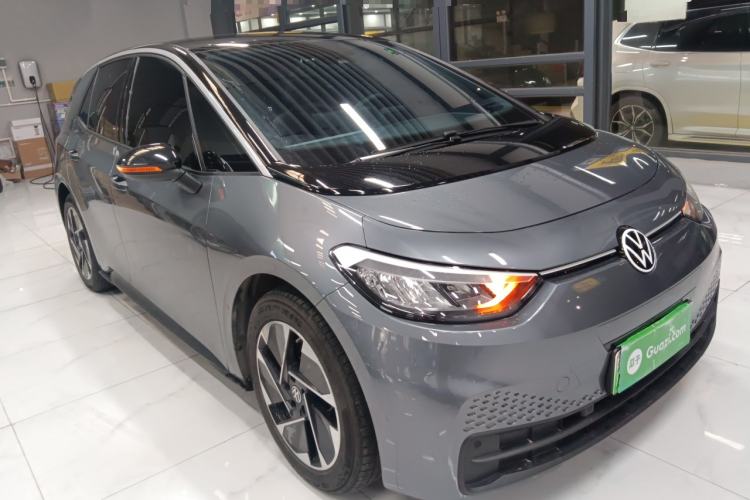 Used Volkswagen ID.3 2025 Smart Edition Outstanding Model Front Right 45 Deg