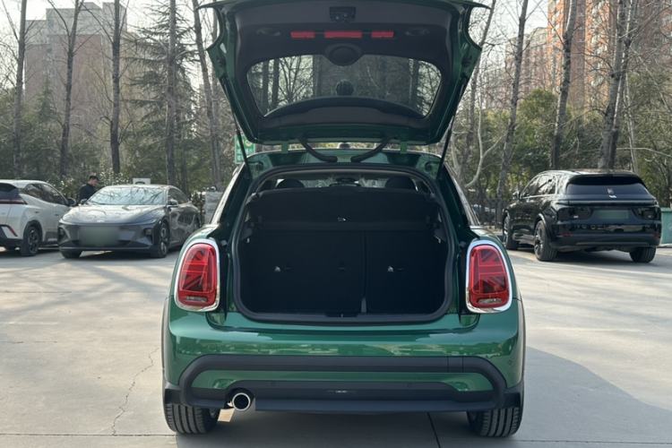 Used MINI MINI 2022 Updated 1.5T COOPER Classic Edition Five-Door Version
