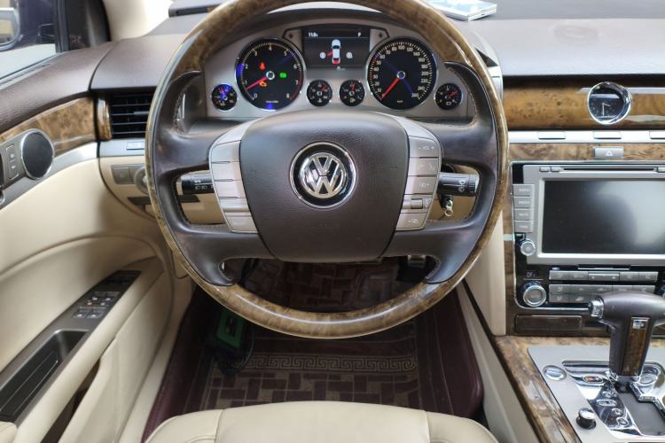 Used Volkswagen Phaeton 2011 3.6L V6 5-Seater Extended Comfort Version
