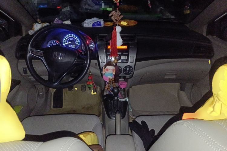 Used Honda City Classic 2012 1.5L manual Elite Edition Center Console