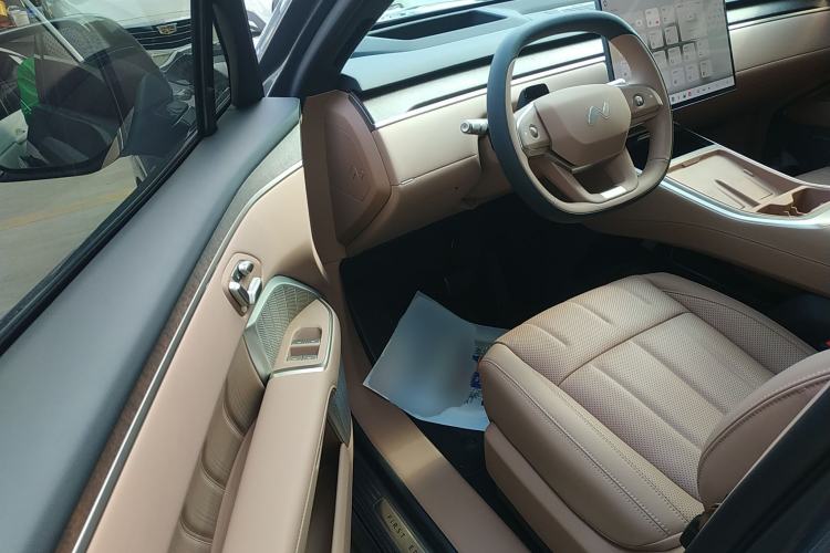 Used ONVO Luxeed L90 2025 Model—Ultra Six-Seater Version