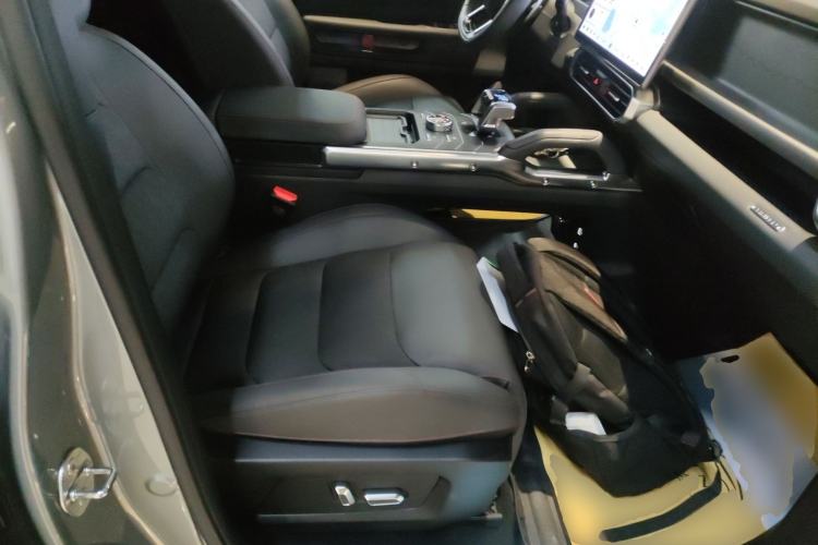 Used JETOUR Traveler 2023 2.0T All-Wheel Drive Conquer PRO Right Front Seat