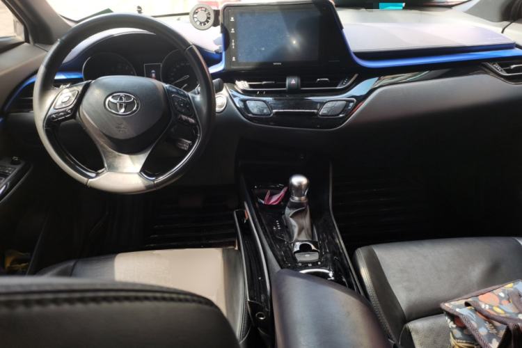 Used Toyota IZOA 2018 2.0L Yichi Edition China V Standard Center Console