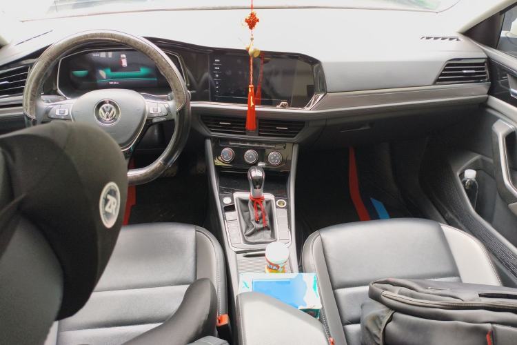 Used Volkswagen Sagitar  Center Console