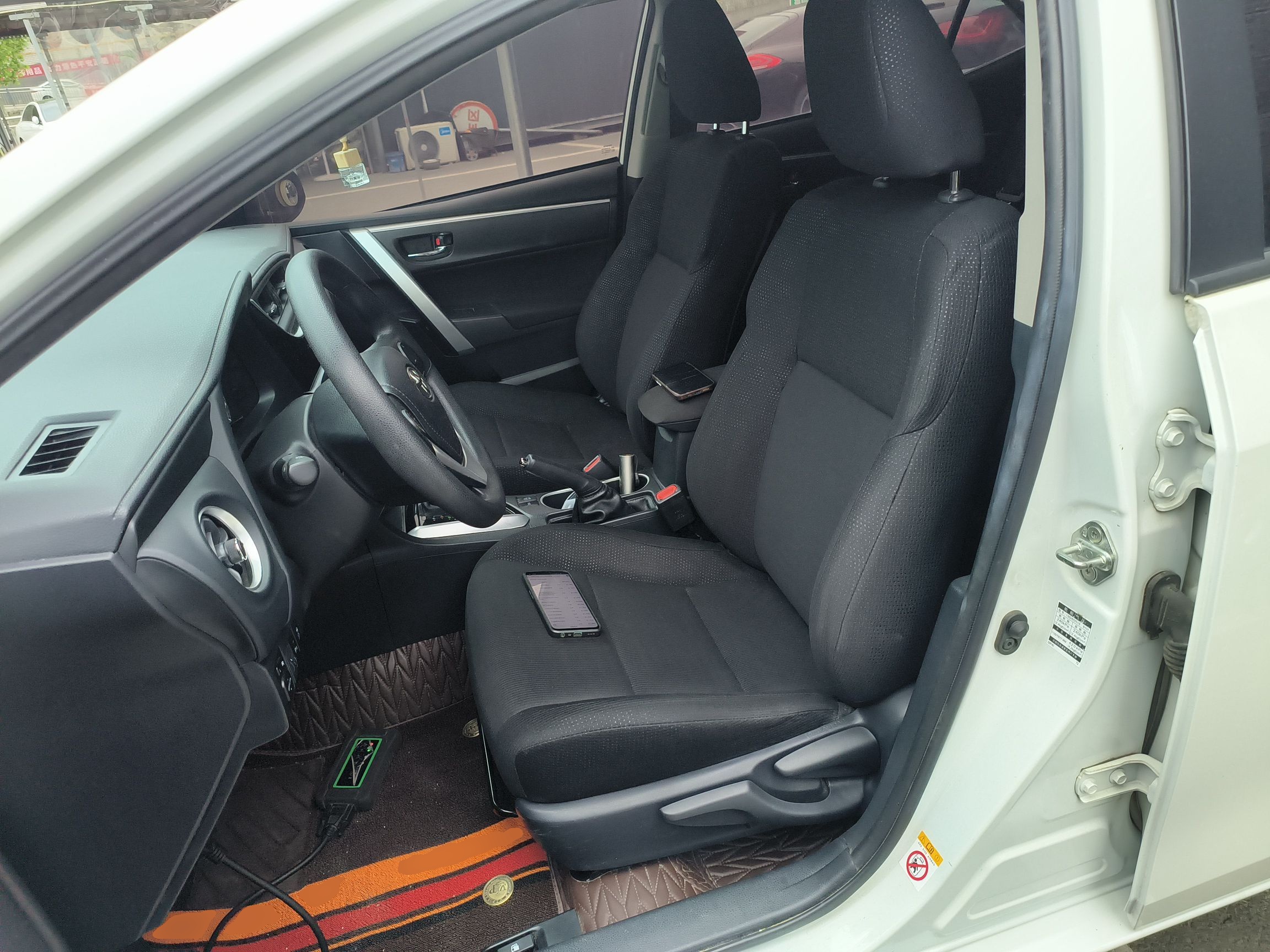 Переднее сиденье в автомобиле