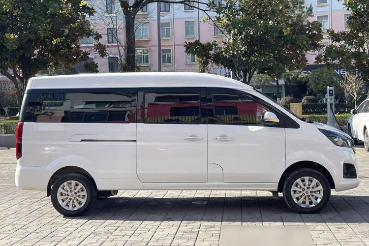 Used Jinbei Gold Hiace 2023 1.5L Passenger Vehicle Engineering Lion 9 Seats
