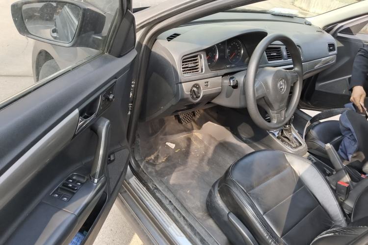 Used Volkswagen Lavida 2013 1.6L Automatic Comfort Edition Driver Seat