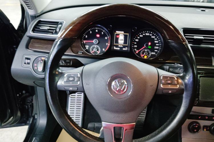 Used Volkswagen Magotan 2015 2.0 TSI Prestige Model Steering Wheel