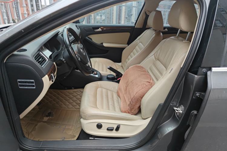 Used Volkswagen Sagitar 2012 1.8TSI Automatic Flagship Edition
