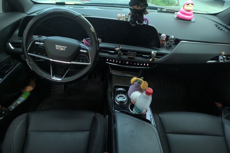 Used Cadillac GT4 2023 25T Fashion Edition Center Console