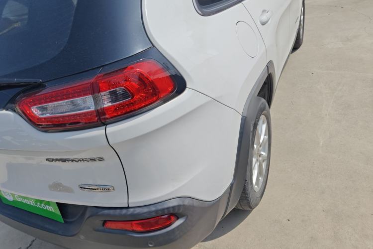 Used Jeep Cherokee 2016 2.0L Superior Edition
