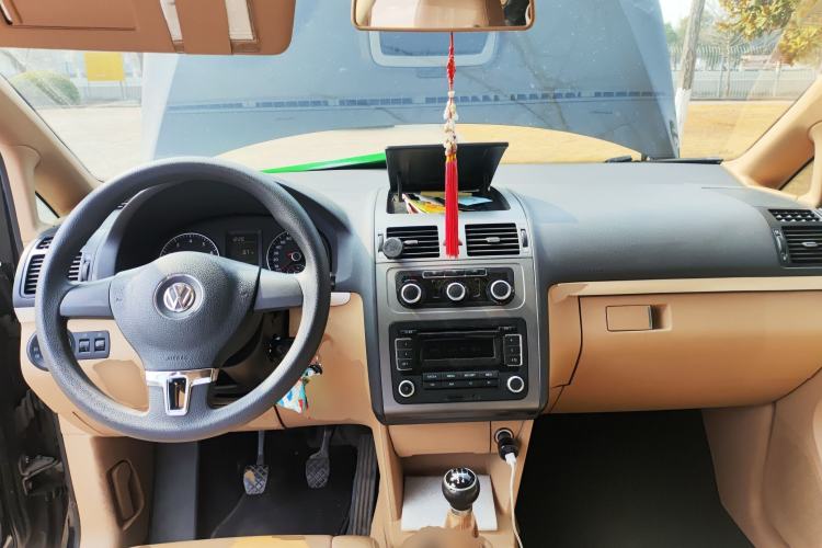 Used Volkswagen Touran 2011 1.4T Manual Zhiya Edition 5 Seats
