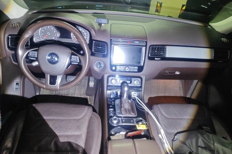 Used Volkswagen Touareg 2016 3.0 TSI Ignis Edition Center Console