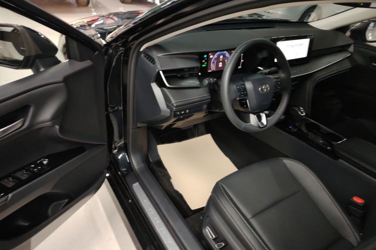 Used Toyota Camry 2026 Model Dual-Engine 2.0HGVP Luxury Edition
