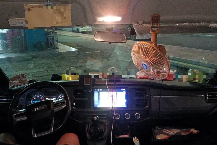 Used JMC Fushun 2023 2.0T Manual Short-Wheelbase Mid-Top Commercial Multi-Purpose 6-Seater Passenger Vehicle
