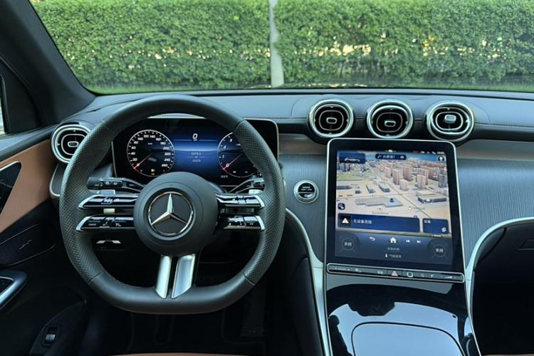 Used Mercedes-Benz GLC 2025 GLC 260 L 4MATIC Luxury Model
